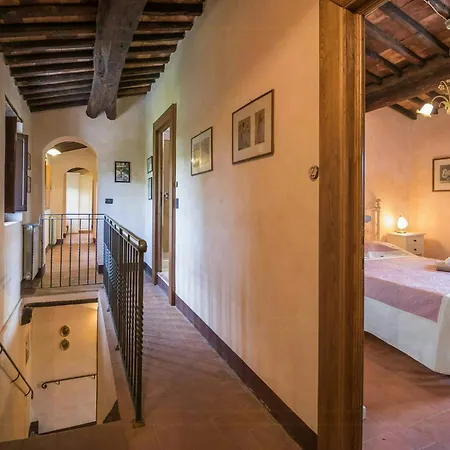 Sandra Spacious Tuscan With Private Pool