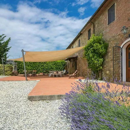 Sandra Spacious Tuscan With Private Pool